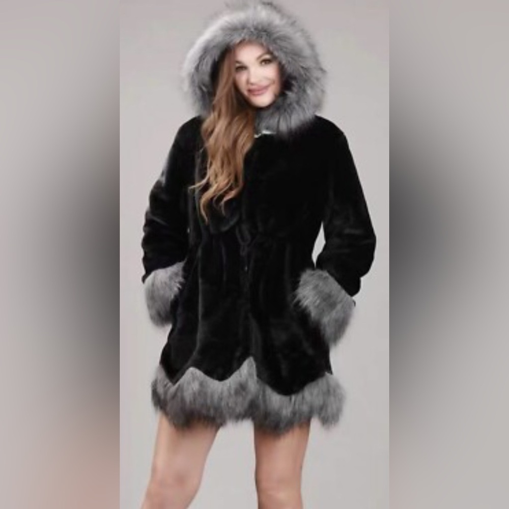 Women's Black and Gray Faux Fur Puffer Coat Size Large